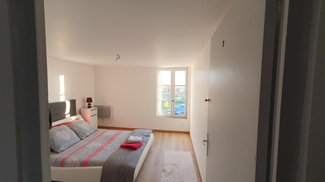 Grande Maison Avec Jardin, Animaux,Au Calme Yviers Esterno foto