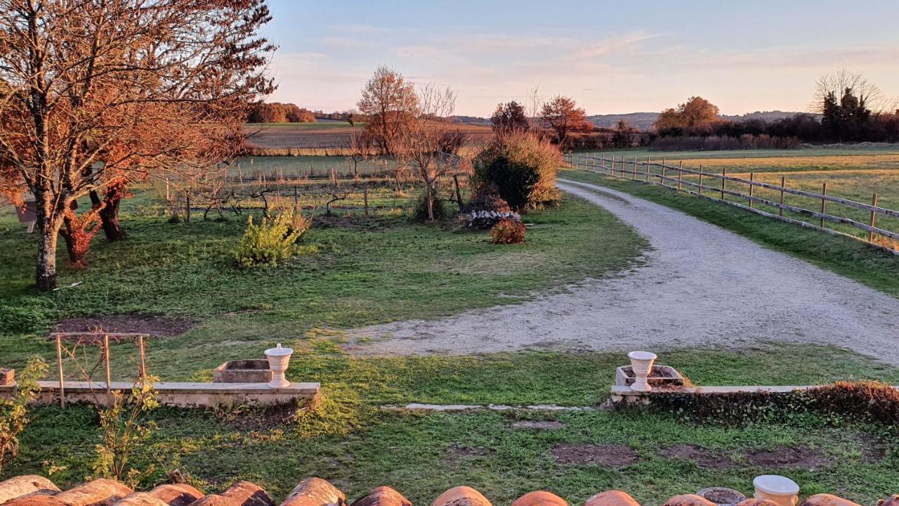 Grande Maison Avec Jardin, Animaux,Au Calme Yviers Esterno foto