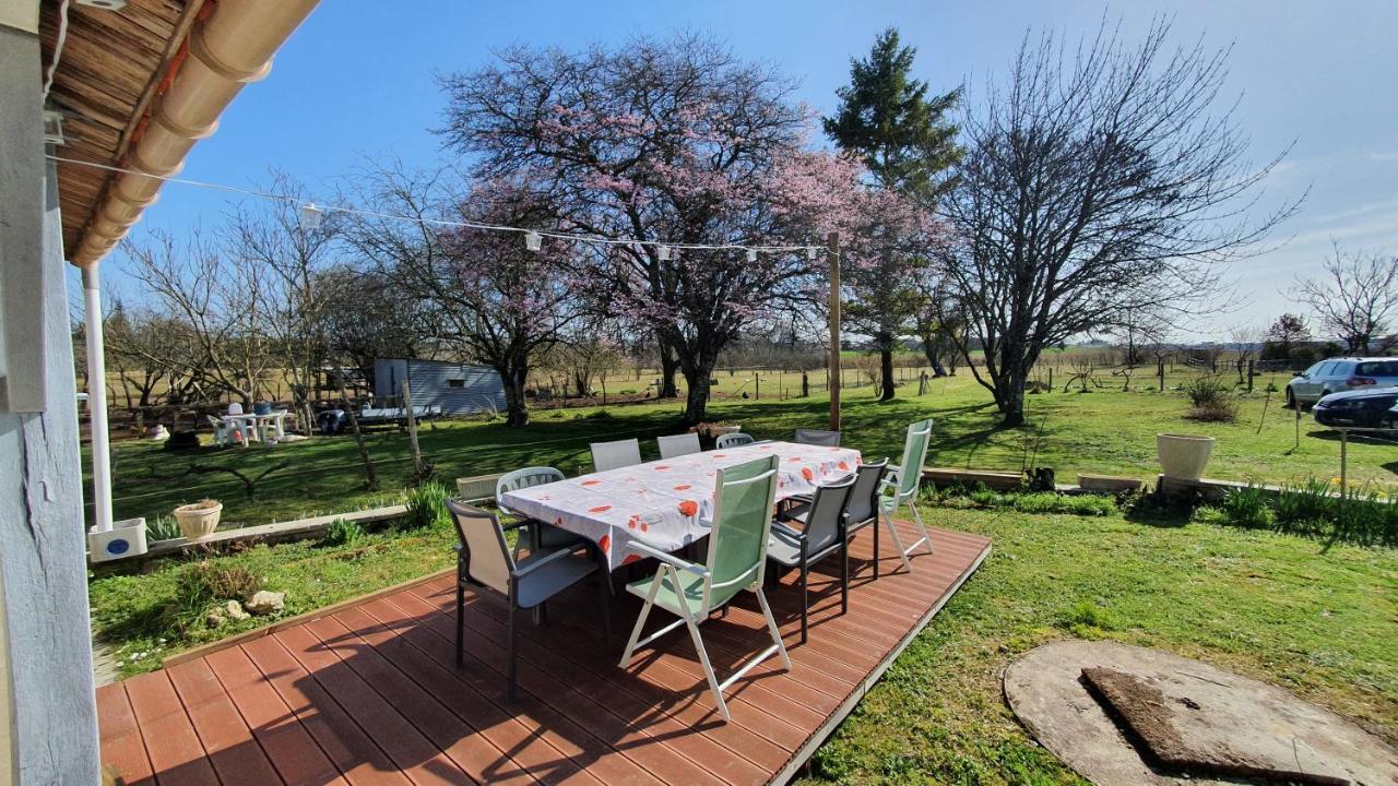 Grande Maison Avec Jardin, Animaux,Au Calme Yviers Esterno foto
