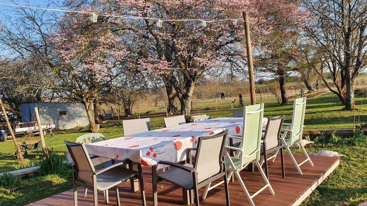 Grande Maison Avec Jardin, Animaux,Au Calme Yviers Esterno foto