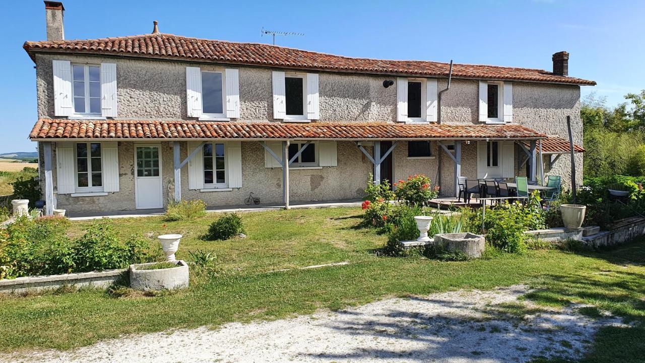 Grande Maison Avec Jardin, Animaux,Au Calme Yviers Esterno foto