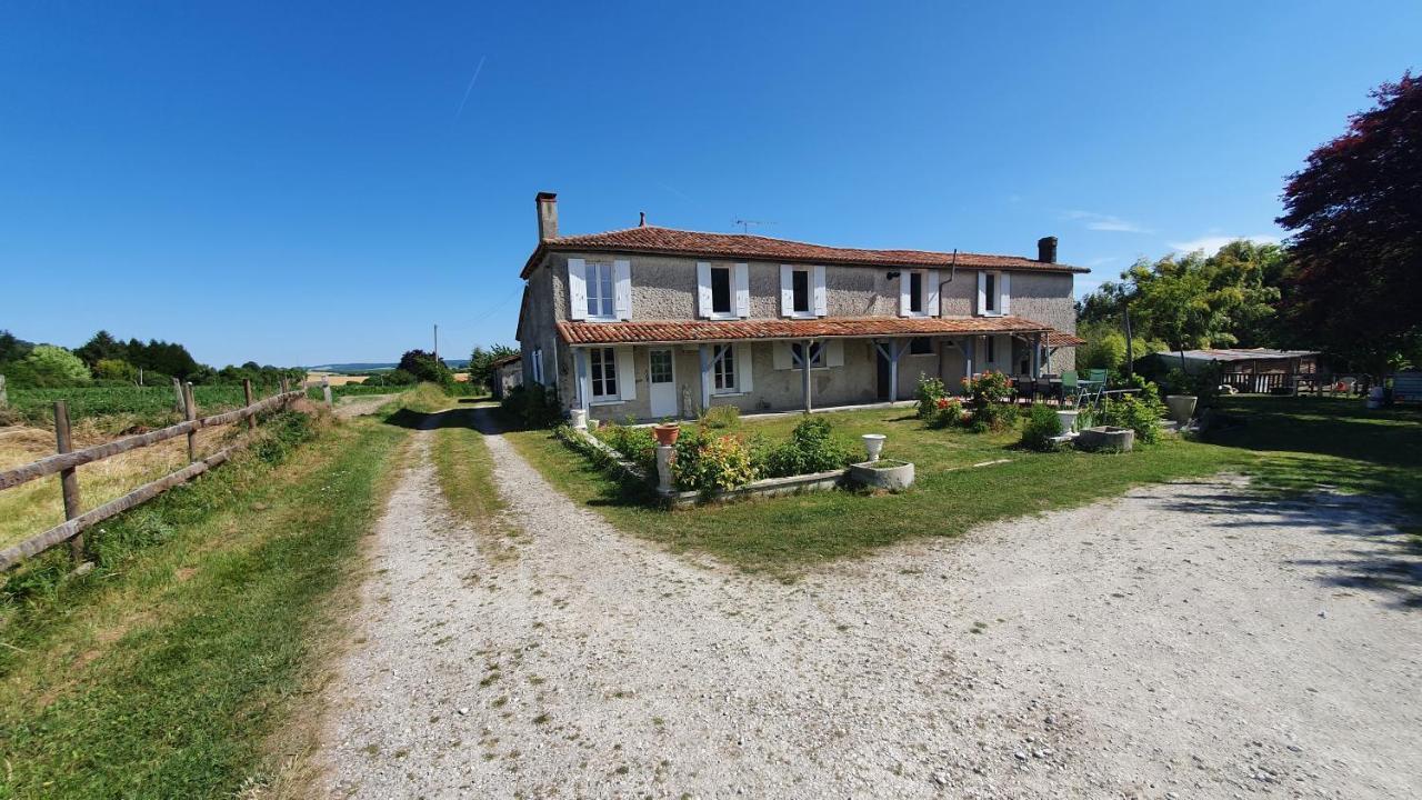 Grande Maison Avec Jardin, Animaux,Au Calme Yviers Esterno foto